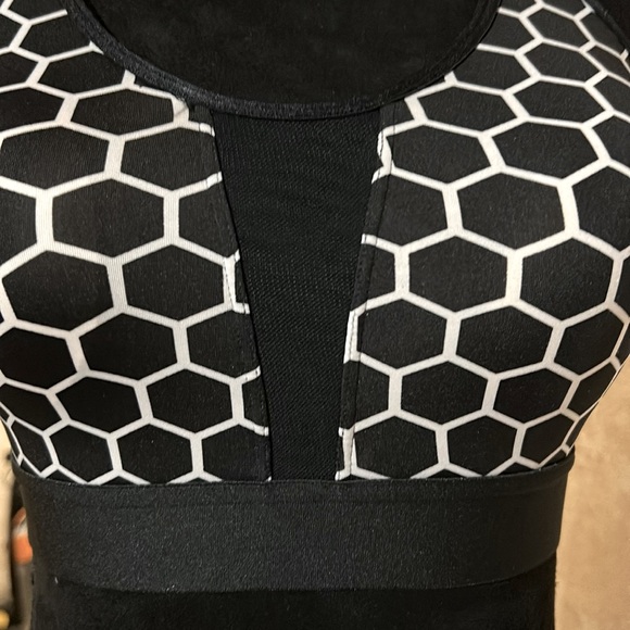 Super Comfortable Cross-Back Sports Bra - Max Support Workout Top - Picture 14 of 15